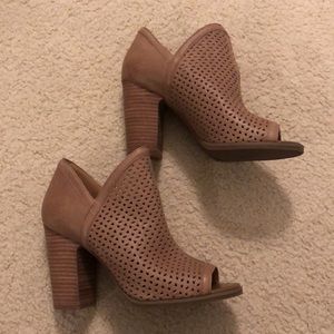 Lucky Brand Ankle Bootie - size 6
